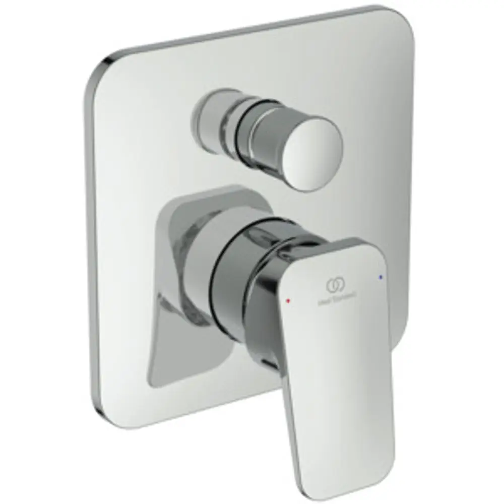 Wandmontierte Badarmatur aus Chrom mit einem Hebel und einem Temperaturregler, hergestellt von Ideal Standard.